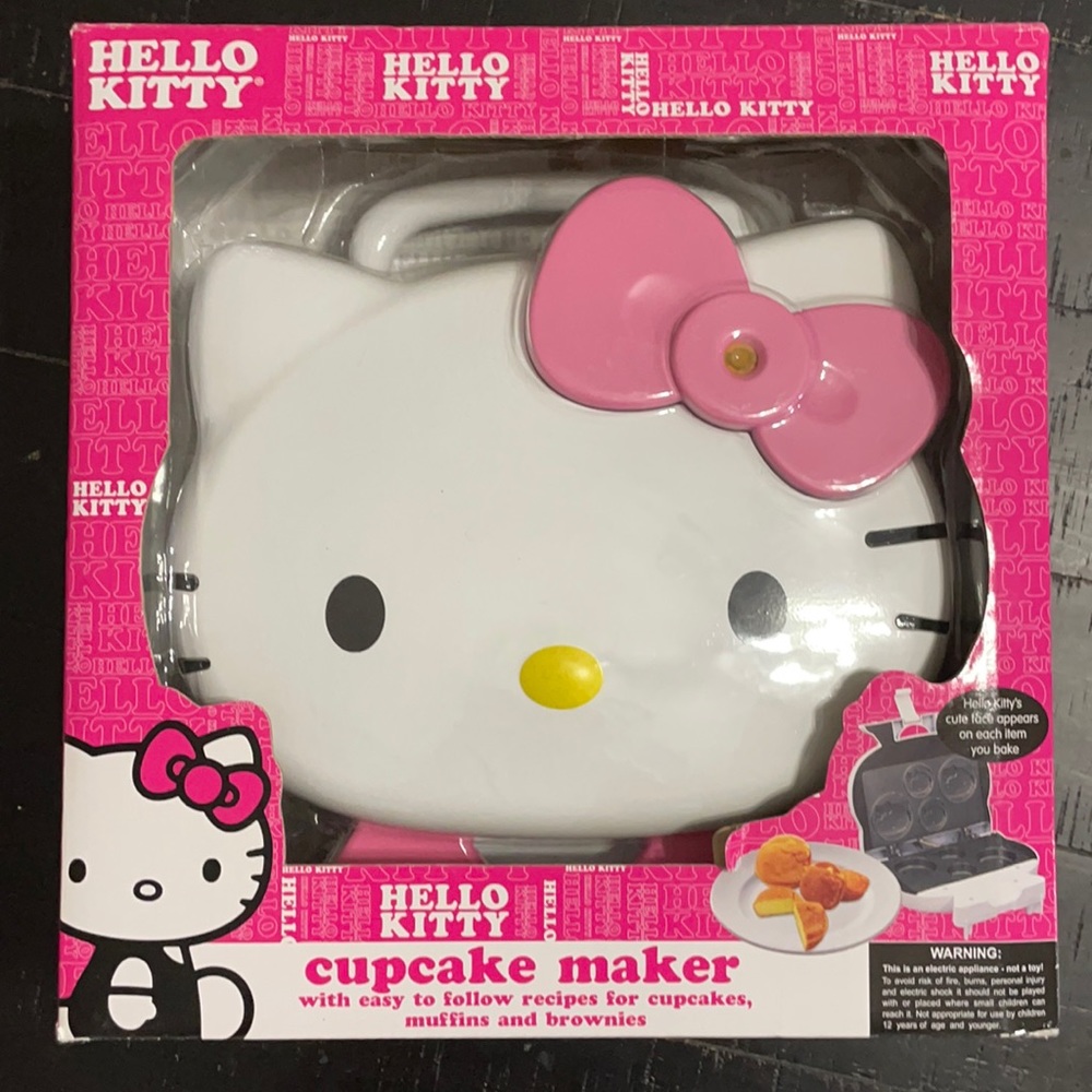 Hello kitty cupcake maker 🎀